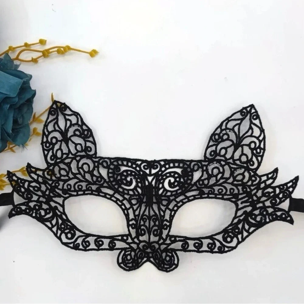 Enchant in Elegance: New Black Lace Masquerade Mask for Mystical Moments